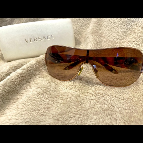 Versace Accessories - Ladies Versace oversize sunglasses